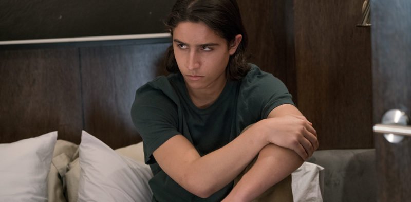 Lorenzo James Henrie als Chris Manawa in Fear the Walking Dead - Staffel 2