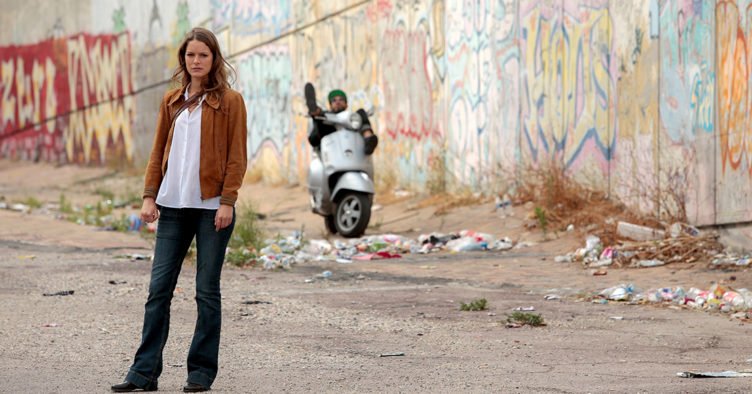 Stéphane Caillard als Julia Taro in Marseille - Staffel 1