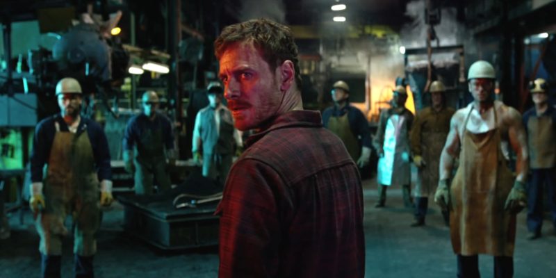 Erik Lehnsherr aka Magneto in einer Stahlfabrik in X-Men: Apocalypse