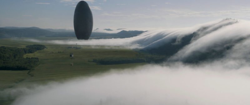 Eine Panoramaaufnahme eines Raumschiffs in Arrival