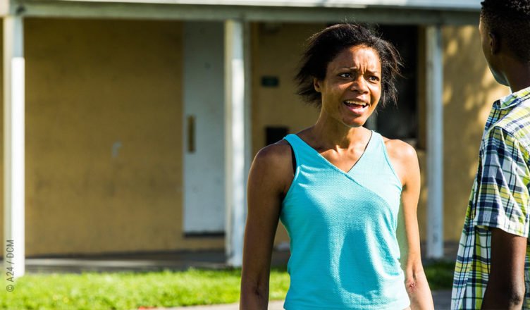 Chiron wird von seiner Mutter beschimpft im Film Moonlight