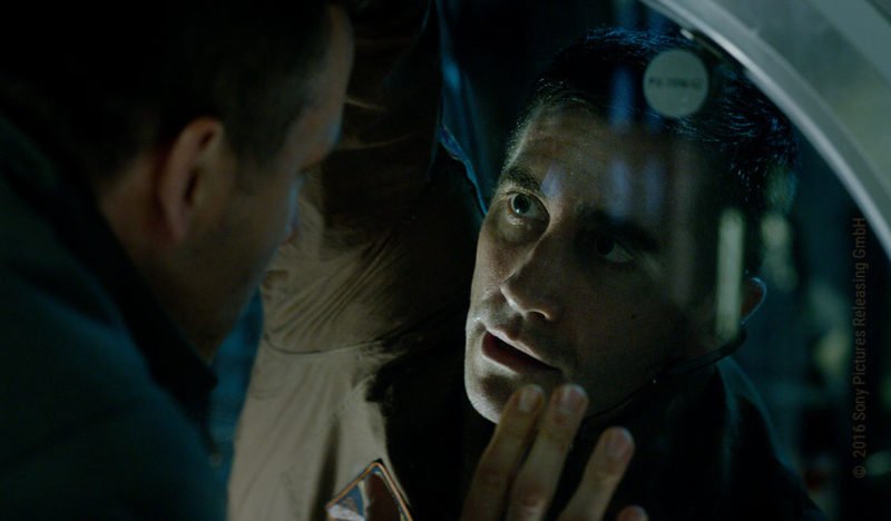 David Jordan (Jake Gyllenhaal) und Rory Adams (Ryan Reynolds) unterhalten sich durch die Glasscheibe einer Luftschleuse