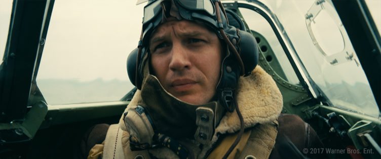 Tom Hardy sitzt als Ferrier in einer Spitfire in Dunkirk