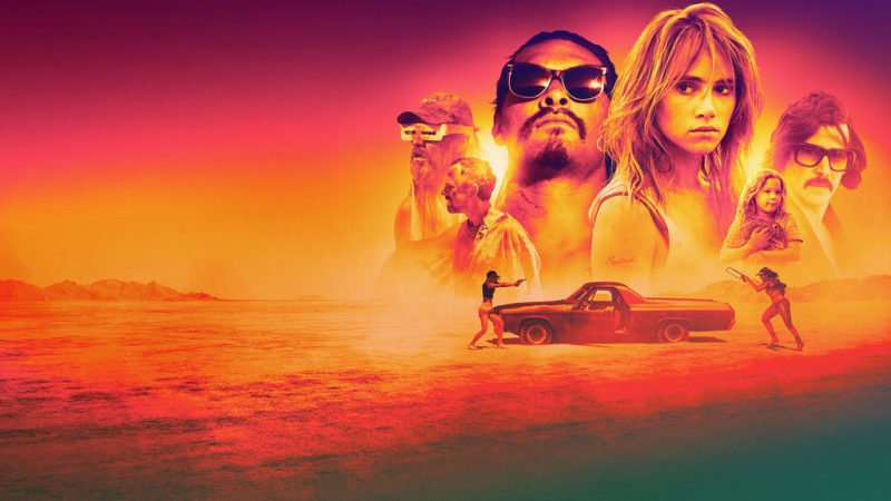 Titelbild für Kritik The Bad Batch mit Jason Momoa, Suki Waterhouse und Keanu Reeves in einer Wüste