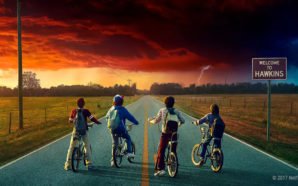 Mike, Will, Dustin und Lucas sitzen auf ihren Fahhrrädern und starren eine mysteriös rote Gewitterwolke an