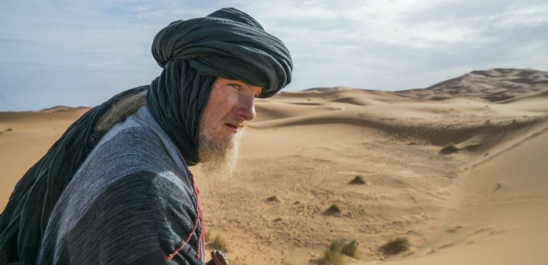 Björn mit Turban in der Sahara in einem Szenenbild für Kritik Vikings Staffel 5 Folge 5 Der Gefangene