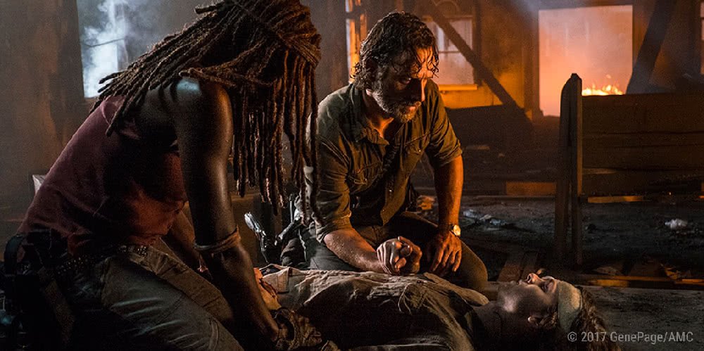 Michonne und Rick nehmen Abschied von Carl in Folge 9 Ehre von The Walking Dead Staffel 8