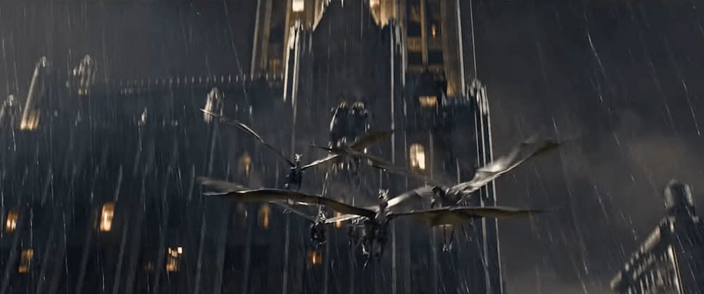 Thestrale ziehen eine fliegende Kutsche in einem Szenenbild für Phantastische Tierwesen Grindelwalds Verbrechen Traileranalyse