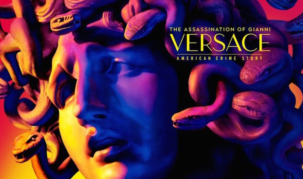 Titelbild für Kritik American Crime Story Staffel 2 The Assassination of Gianni Versace mit einer Statue von Medusa