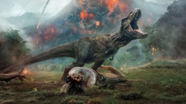 Titelbild für Kritik Jurassic Park Das gefallene Königreich mit T-Rex vor einem ausbrechenden Vulkan