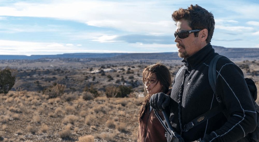 Isabela Moner und Benicio del Toro in der mexikanischen Pampa in Sicario 2