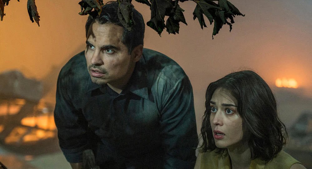 Michael Pena in Extinction