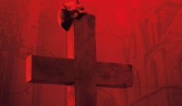 Titelbild Kritik Marvels Daredevil Staffel 3 mit Maske von Daredevil an einem Kreuz hängend