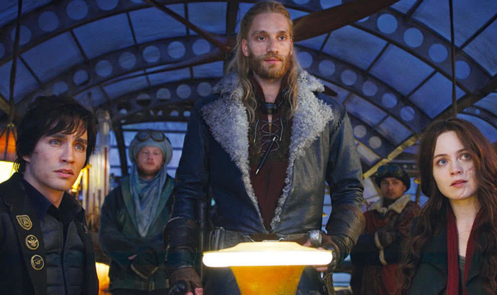 Tom Nathsworthy und andere Charaktere aus Mortal Engines: Krieg der Städte