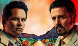 Titelbild für Kritik Narcos Mexico Staffel 1 mit Michael Peña als Kiki Camarena und Diego Luna als Miguel Ángel Félix Gallardo
