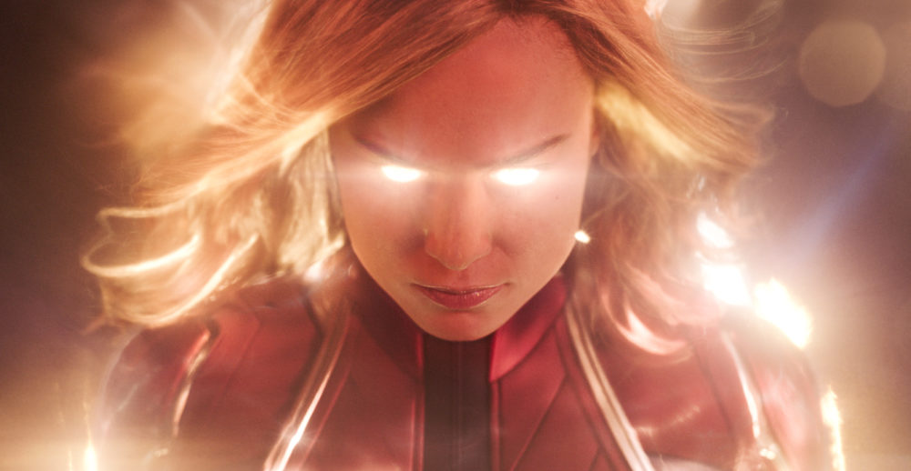 Captain Marvel (Brie Larson) mit leuchtenden Augen