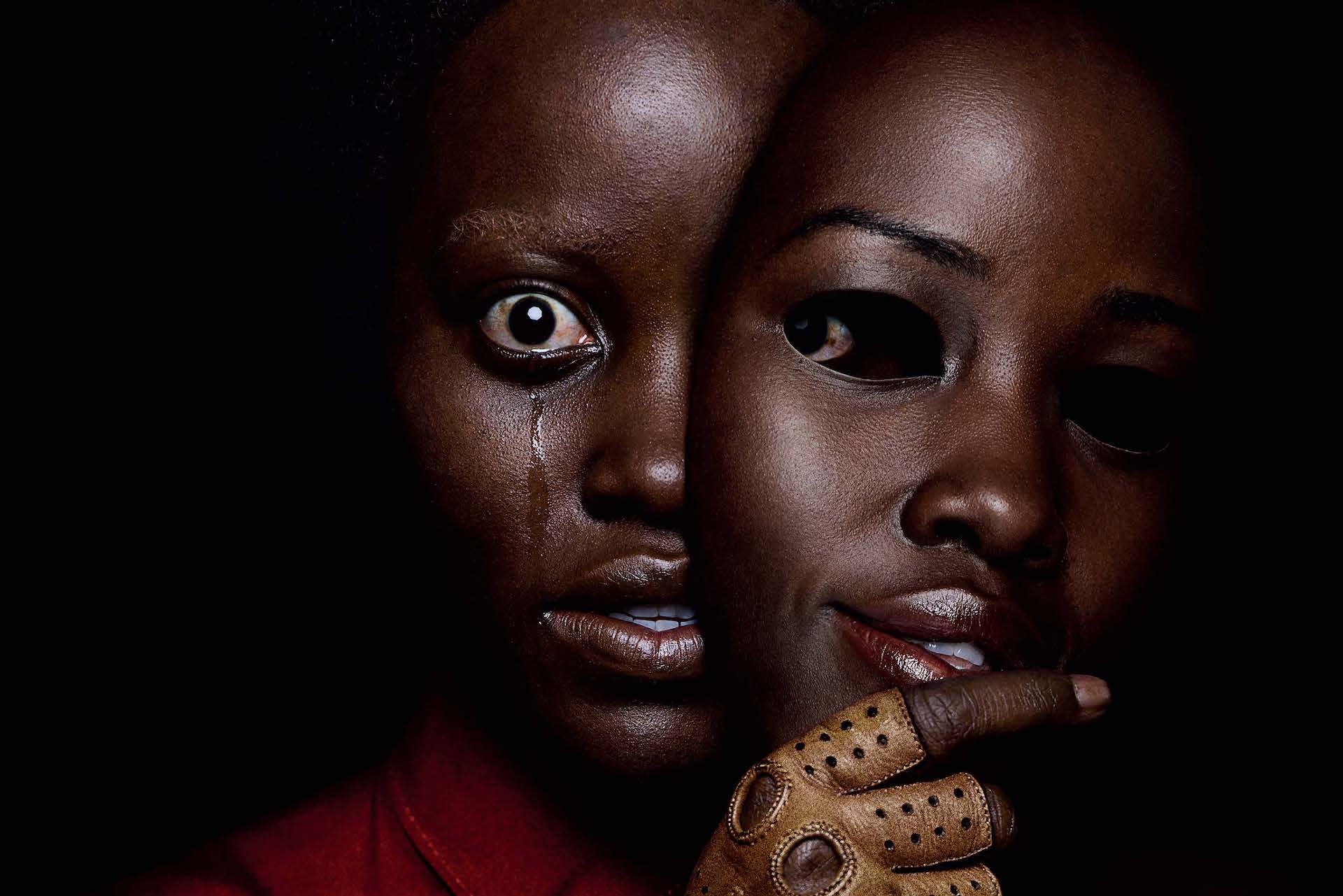Lupita Nyong'o mit einer Maske in einem Poster für Kritik Wir