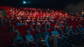 Menschen in einem Kinosaal