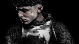 Timothée Chalamet in einem Poster für Kritik The King auf Netflix