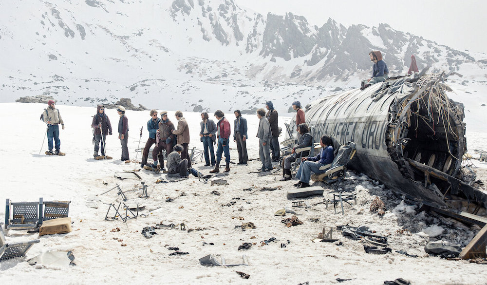 Überlebende am Flugzeugwrack mitten in den Anden des Fluges 571